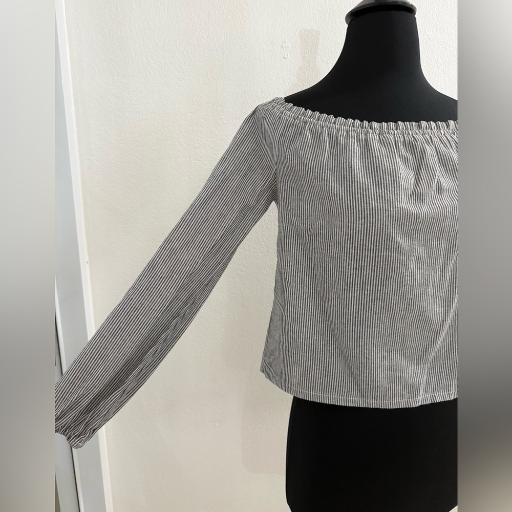 Off shoulder blouse - Picture 2 of 3